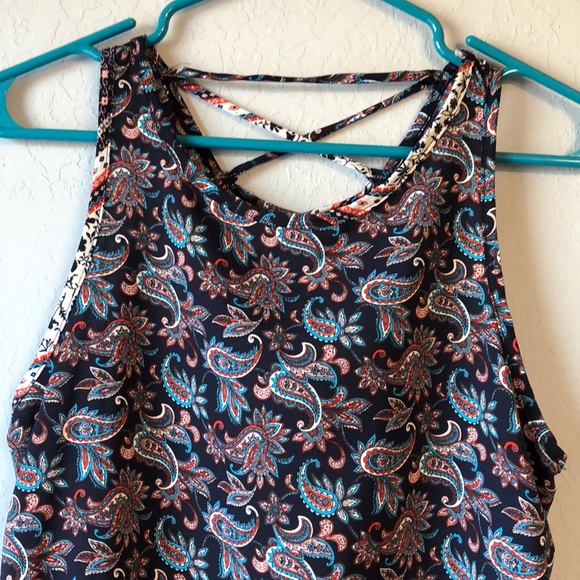 Alya Sleeveless Dress - Picture 2 of 6